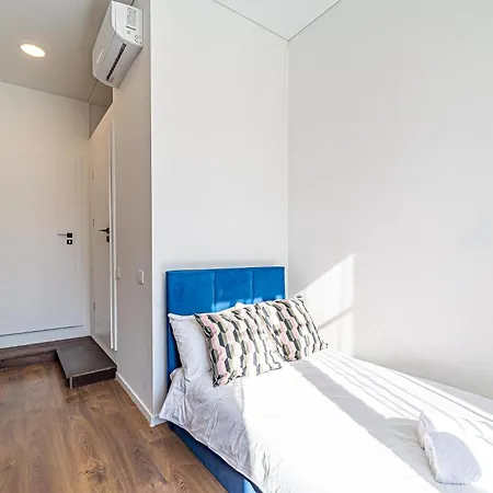 Apartment Uptown Nr4 With Parking And Ac