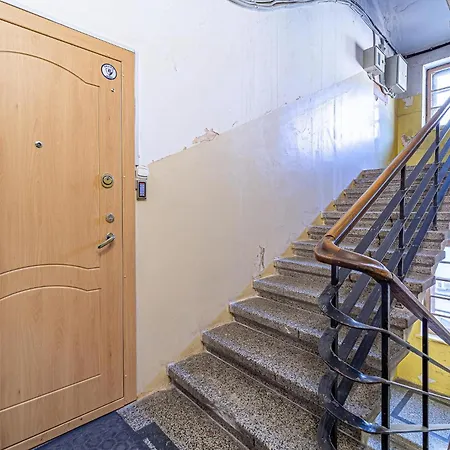 Uptown Nr4 With Parking And Ac